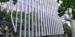 Riqualificazione della facciata di un edificio a Parigi: il ruolo chiave dei profili TRIGLASS®